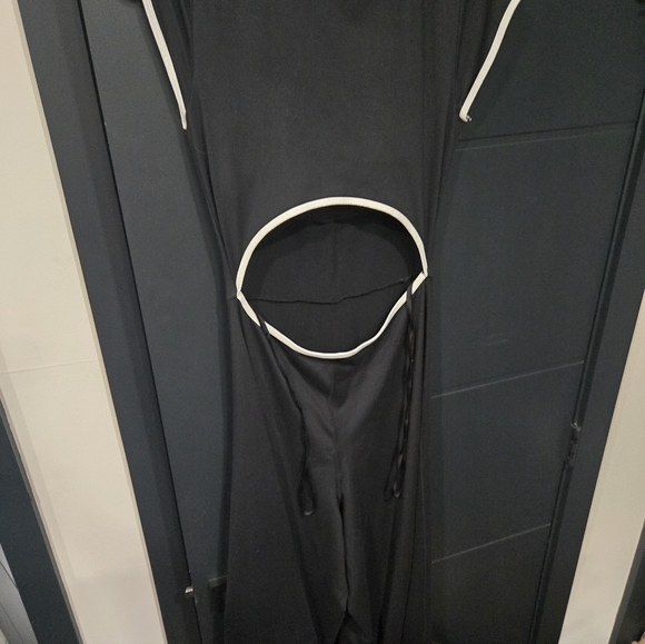Black Jumpsuit with White Trim Free People Movement Pipe Dream Onsie Nwt Large - Picture 3 of 4